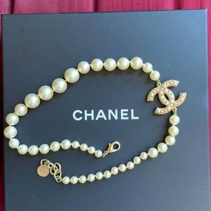 100% authentic Chanel CC necklace - white pearls with gold and pearl CC